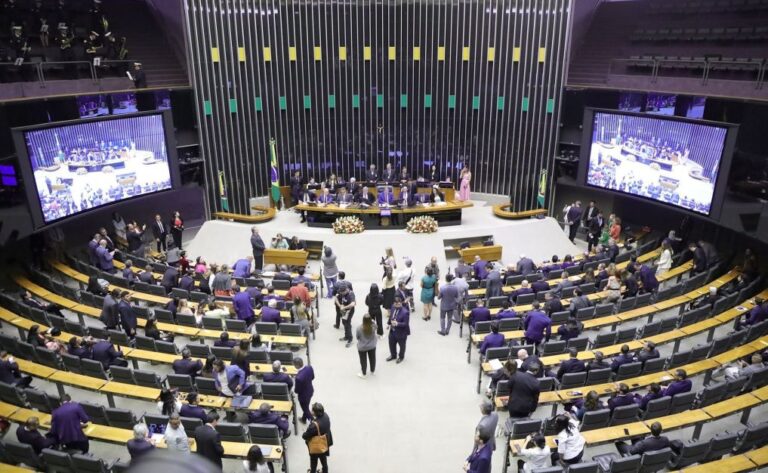 “Bolsonaro quer emplacar seu candidato na Câmara para manter influência na Casa“, afirma cientista político