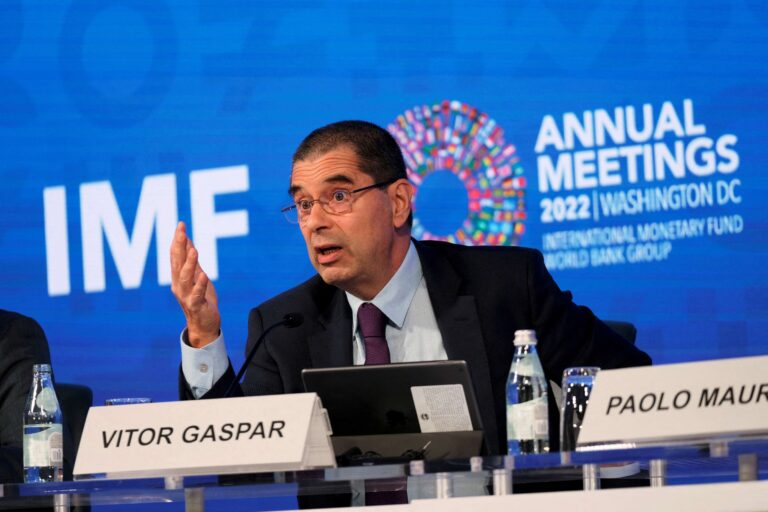 Chefe de área fiscal do FMI vê dívida dos EUA ainda sustentável, mas defende ajuste