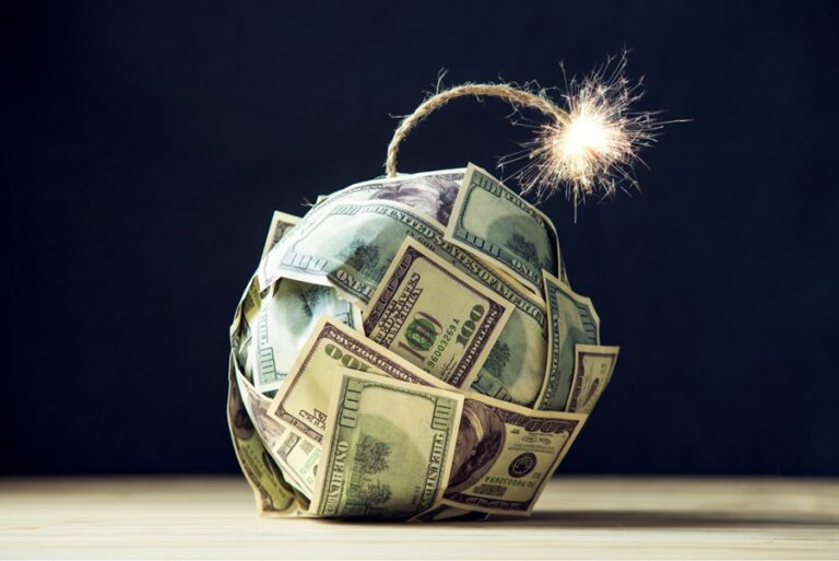 Dívida pública global deve superar US$ 100 tri este ano e bater 100% do PIB até 2030