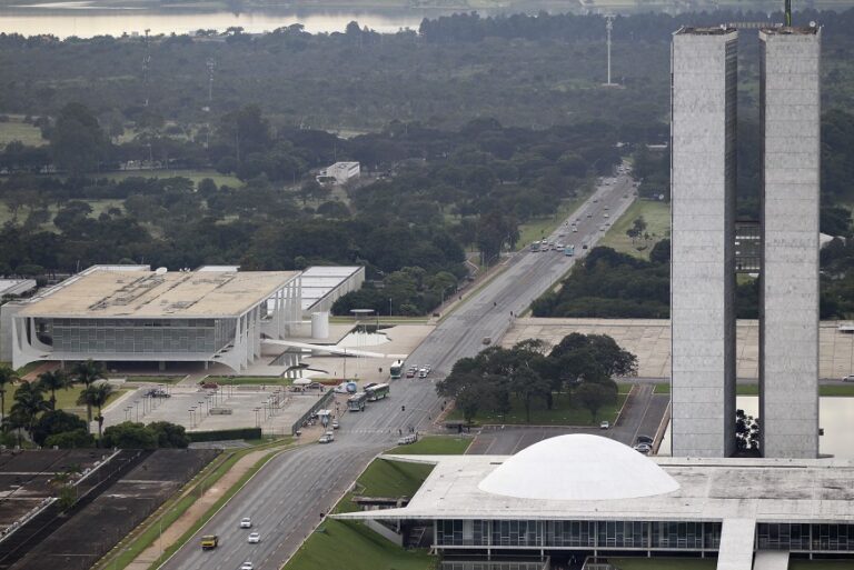 Governo prepara medidas de contenção de gastos para apresentar após eleição municipal