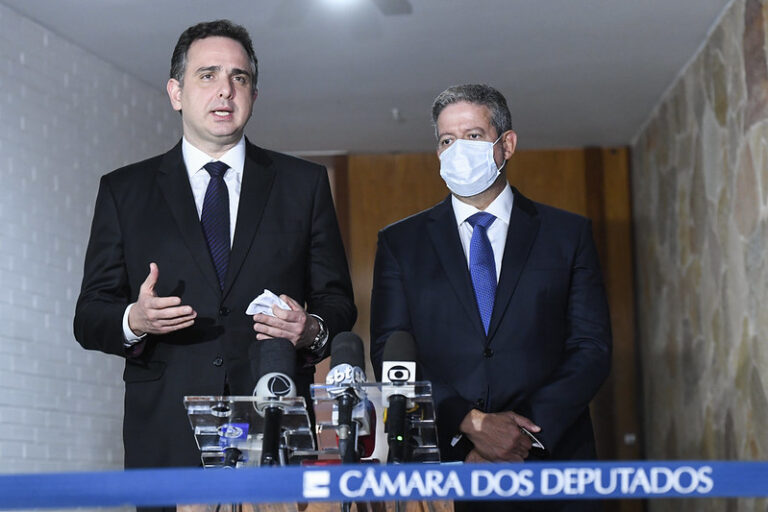 Lira e Pacheco se reúnem para discutir emendas e regulamentação da tributária