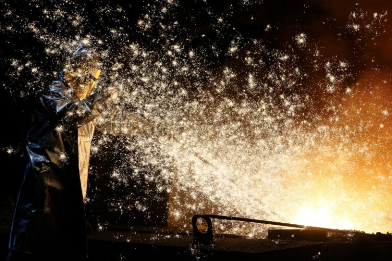 Produção global de aço cai 4,7% em setembro, mas a do Brasil cresce, diz World Steel