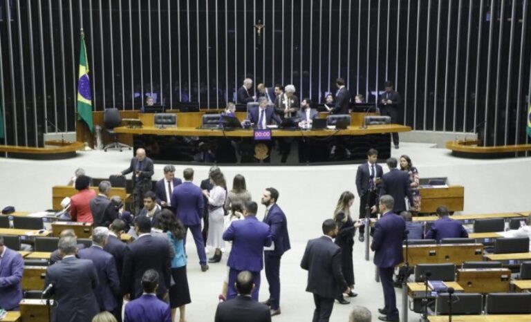 Sem taxação de grandes fortunas, Câmara conclui regulamentação da reforma tributária