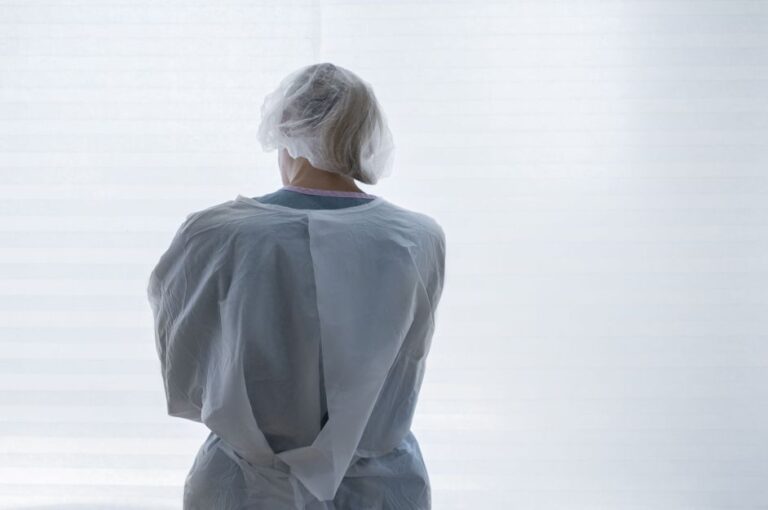 46% dos casos de assédio na área da saúde são atribuídos a médicos, diz estudo