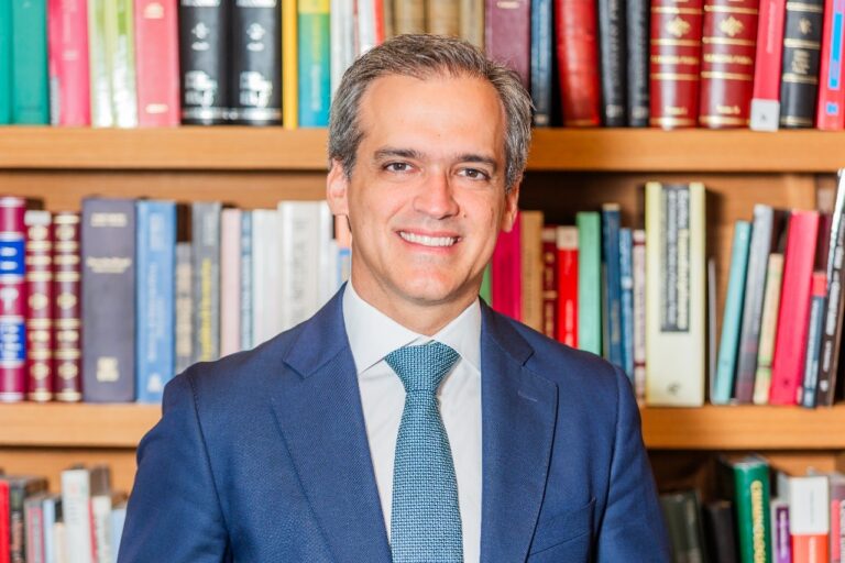 Advogado criminalista lança livro sobre gestão temerária em instituições financeiras
