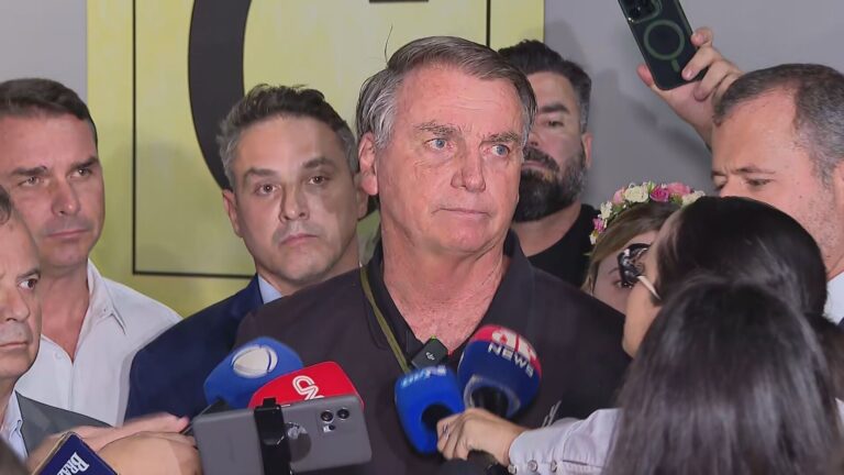 Estudei todas as medidas possíveis dentro das “quatro linhas” da Constituição, diz Bolsonaro