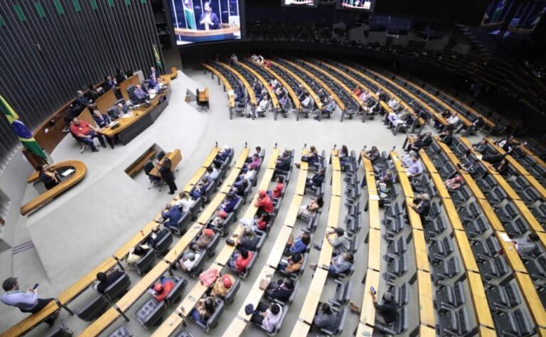 Fim da escala 6x1: veja quem assinou PEC para redução da jornada de trabalho