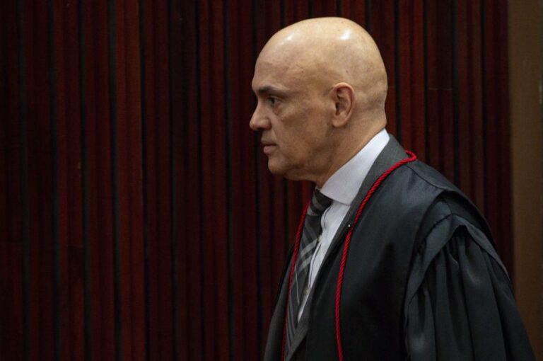 Juristas divergem sobre papel de Moraes em investigação de golpe
