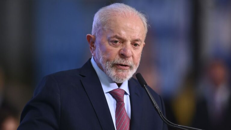 Lula veta dispensa de reavaliação de aposentadoria para incapacitados permanentes