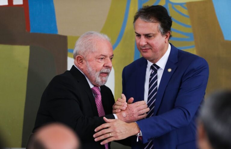 Lula visita sala de monitoramento do Inep e celebra aumento de inscritos no Enem