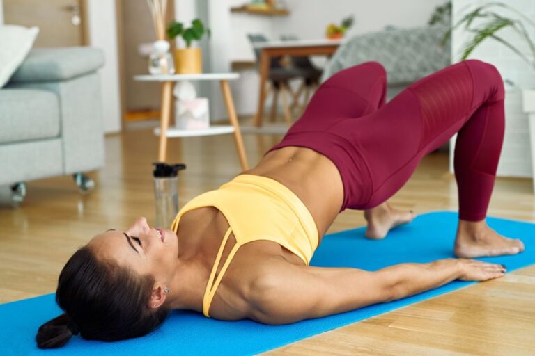 Pilates pode ajudar com dores no joelho; veja 5 exercícios