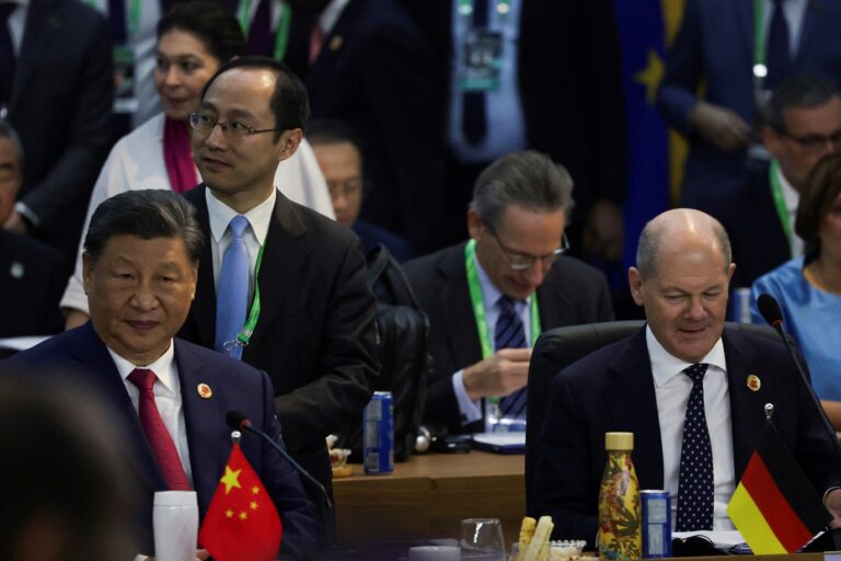 Xi pede ajuda a Scholz para resolver tarifas da UE sobre veículos elétricos chineses