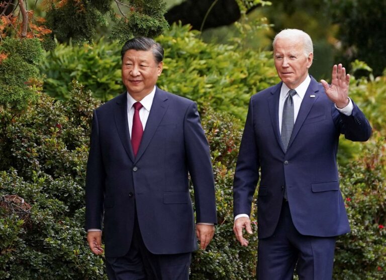 Xi promete trabalhar com equipe de Trump ao se encontrar com Biden no Peru