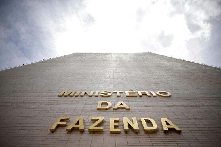 projeções pioram com pacote fiscal