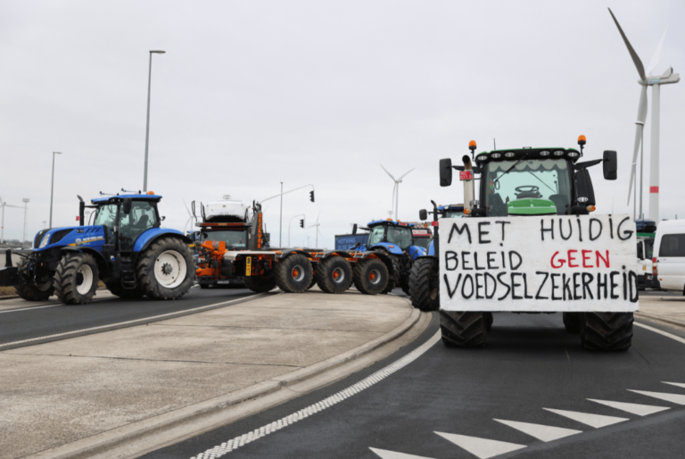 Agricultores da Bélgica fecham estradas em protesto contra o acordo Mercosul-UE