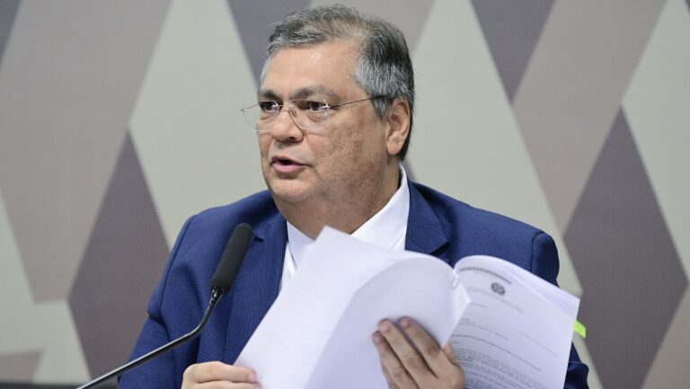 Após Congresso aprovar projeto, Dino libera pagamento de emendas parlamentares