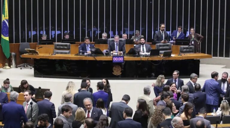 Câmara aprova regulamentação da reforma tributária; texto vai à sanção de Lula