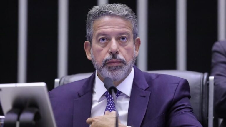 Lira diz que responsabilidade fiscal é “inegociável“; reforma do IR fica para depois