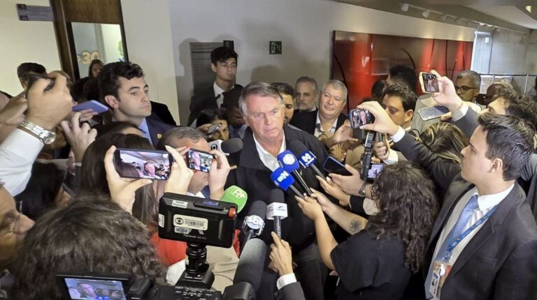 “Não vejo a eleição sem um dos Bolsonaros“, diz analista ao WW