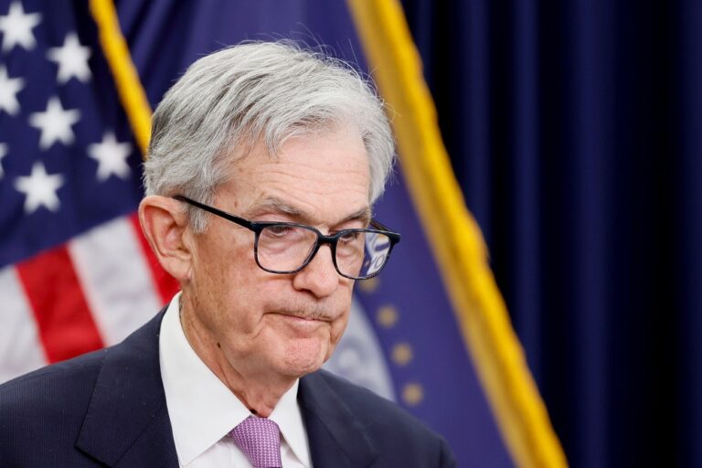 Powell sinaliza querer “mais progresso na inflação antes de novos cortes”