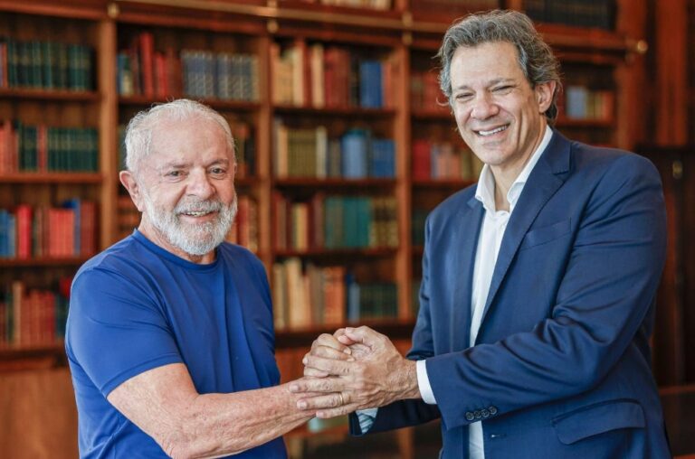 Reforma tributária é “marco histórico”, diz Lula após aprovação na Câmara