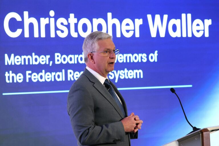 Waller, do Fed, diz que dados dão suporte a novo corte de juros em dezembro