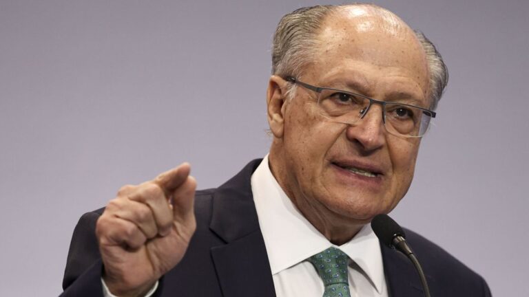 Alckmin sobre deportados dos EUA: “Nossa Constituição preza pela dignidade“