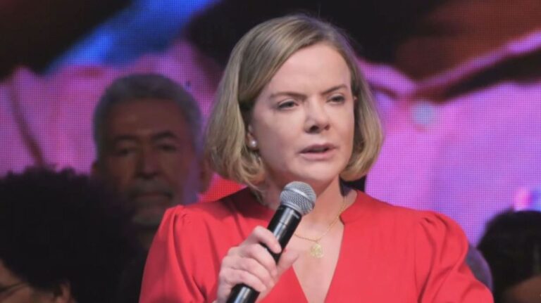 Gleisi Hoffman desconversa sobre comandar ministério: “preciso entregar o PT“