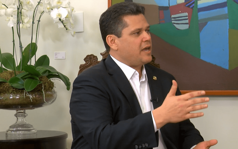 Alcolumbre diz que pessoas estão ficando “comovidas“ com penas do 8/1