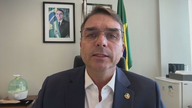 Processo fabricado para condenar Bolsonaro, diz Flávio à CNN