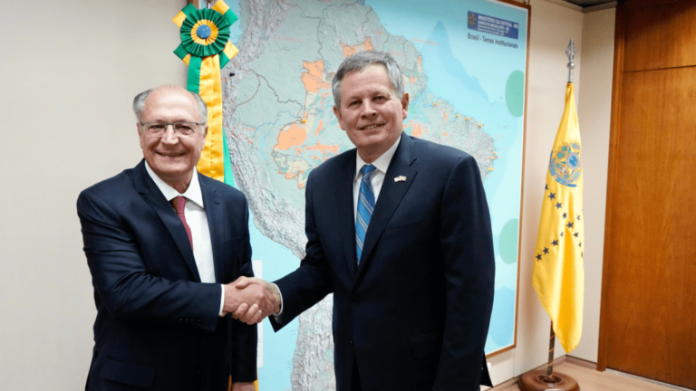 Visita de aliado de Trump é vista como primeiro gesto ao Brasil