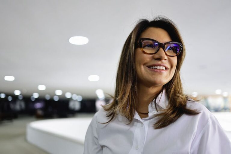 A vida presta e muito, diz Janja ao comemorar vitória de “Ainda Estou Aqui“