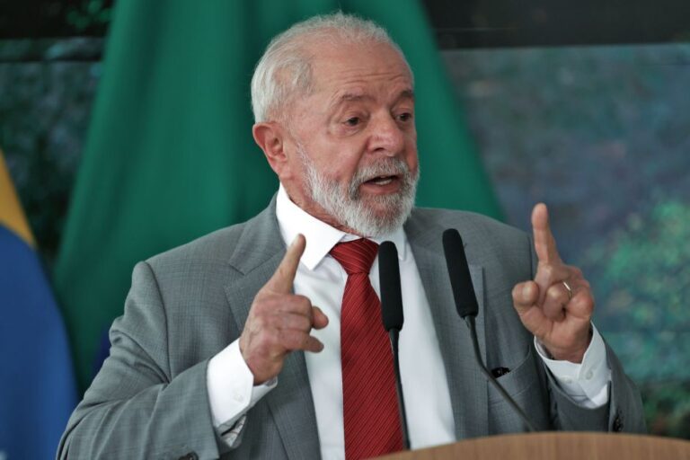 Ameaças autoritárias insistem em sobreviver, diz Lula nos 61 anos do golpe