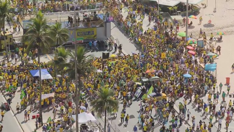 Ato por anistia com Bolsonaro e governadores reúne manifestantes no Rio