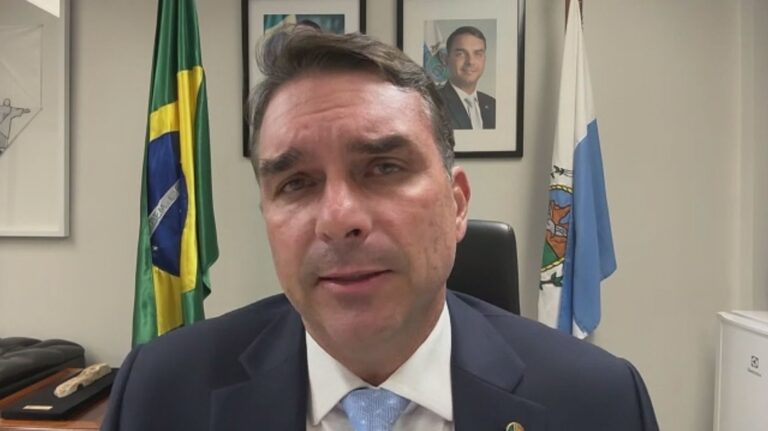 Flávio diz que não sentiu falta de líderes de alguns partidos em ato no RJ