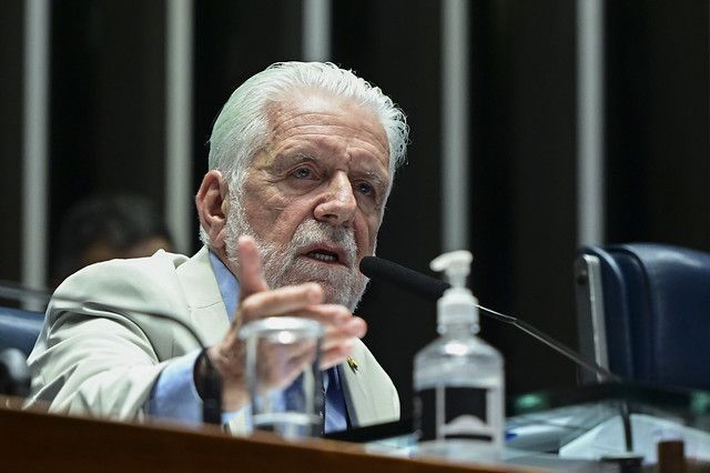 Líder do governo no Senado sobre Gleisi: Preparem-se para morder a língua