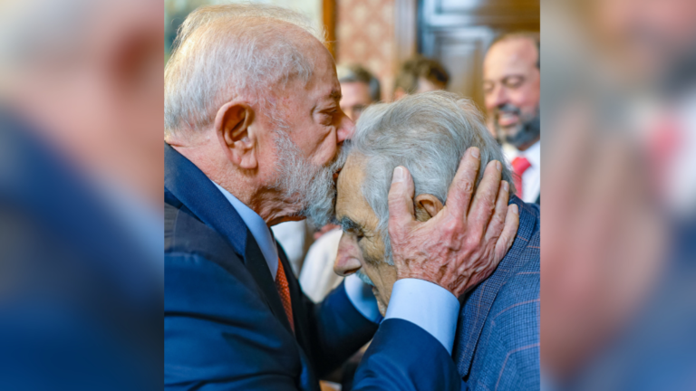 No Uruguai, Lula se encontra com Pepe Mujica: “Longa vida!“