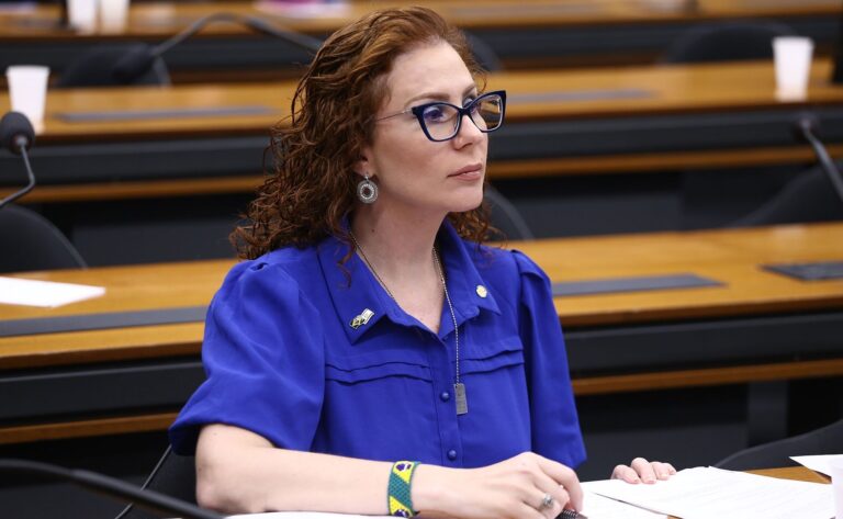 PL terá que devolver R$ 80 milhões se Carla Zambelli for cassada? Entenda