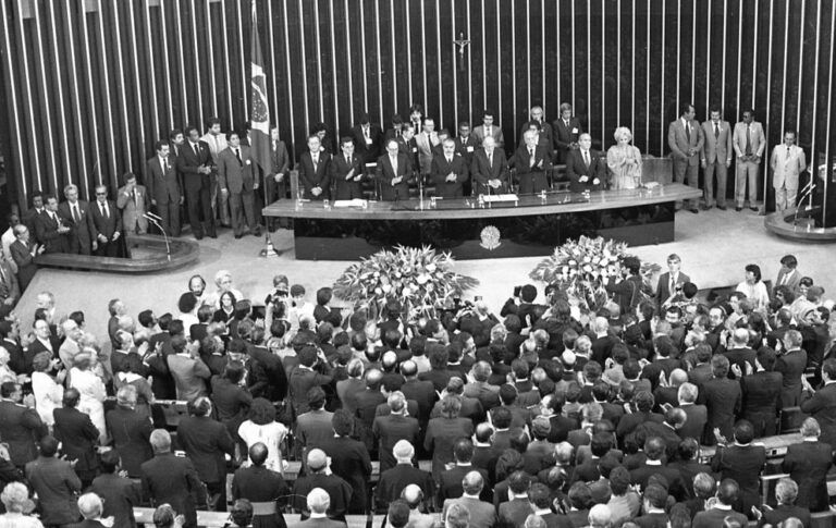Veja ministros que tomaram posse com José Sarney na redemocratização