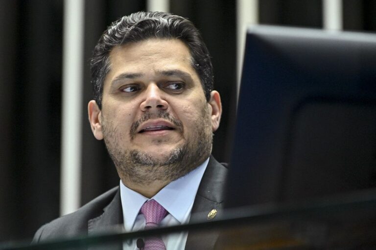 Anistia: Alcolumbre avalia projeto de Alessandro Vieira para reduzir penas