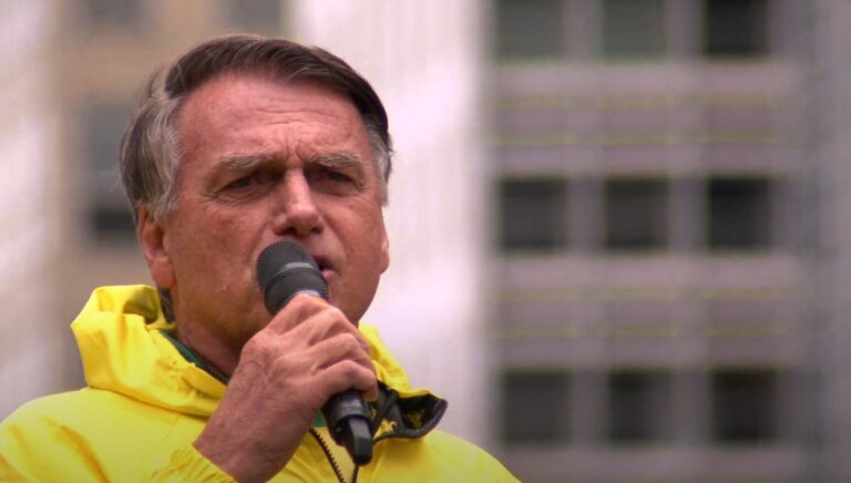 Bolsonaro: Tenho esperança de ter ajuda de fora
