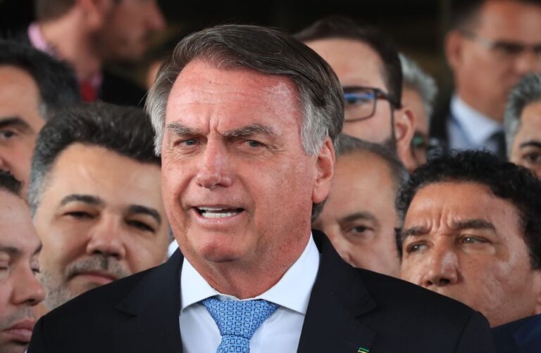 Bolsonaro e Hugo Motta se encontram em Brasília para discutir anistia