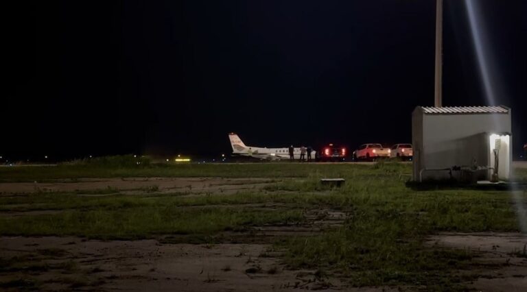 Bolsonaro embarca de Natal para Brasília em UTI aérea