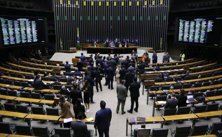 Câmara aprova votos de pesar pela morte do papa Francisco
