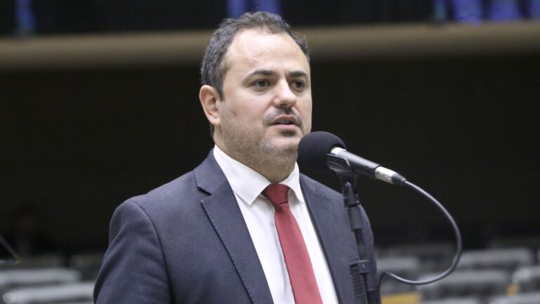 Governistas atuam para blindar Glauber e transformar cassação em suspensão