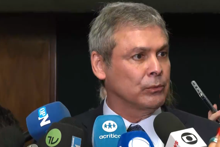 Lindbergh diz que vai trabalhar por acordo contra cassação de Glauber Braga