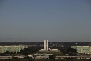 Risco fiscal exige esforço entre Poderes para manter máquina pública ativa