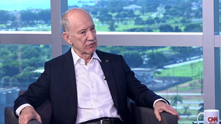 Rui Falcão, candidato à presidência do PT: Anistia a 8/1 é inconstitucional