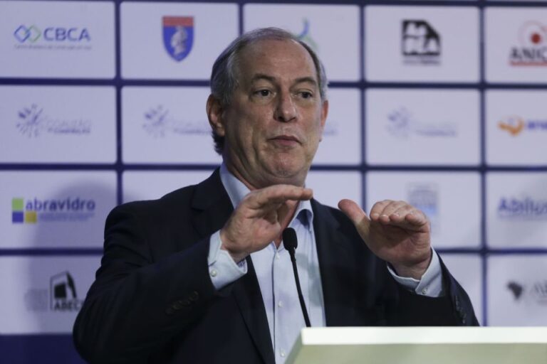 Ciro Gomes demonstra incômodo com troca de Lupi por Wolney na Previdência