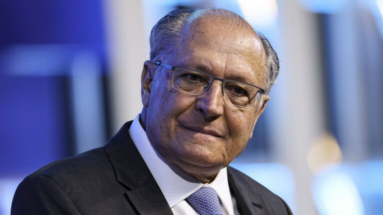 Fraude não começou neste governo, mas irá terminar, diz Alckmin sobre INSS